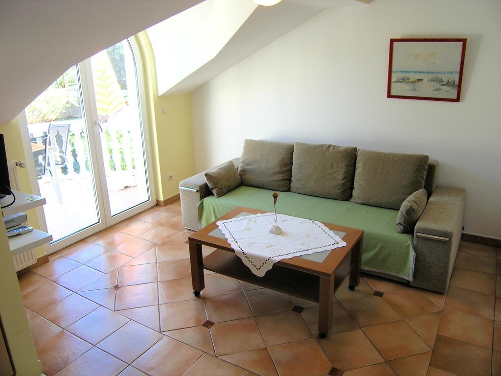 Apartments Kristina Krk Town Exterior photo