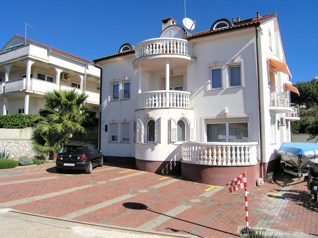 Apartments Kristina Krk Town Exterior photo