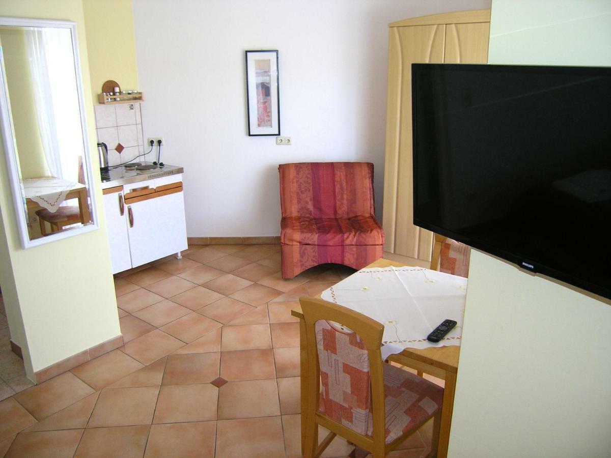 Apartments Kristina Krk Town Exterior photo