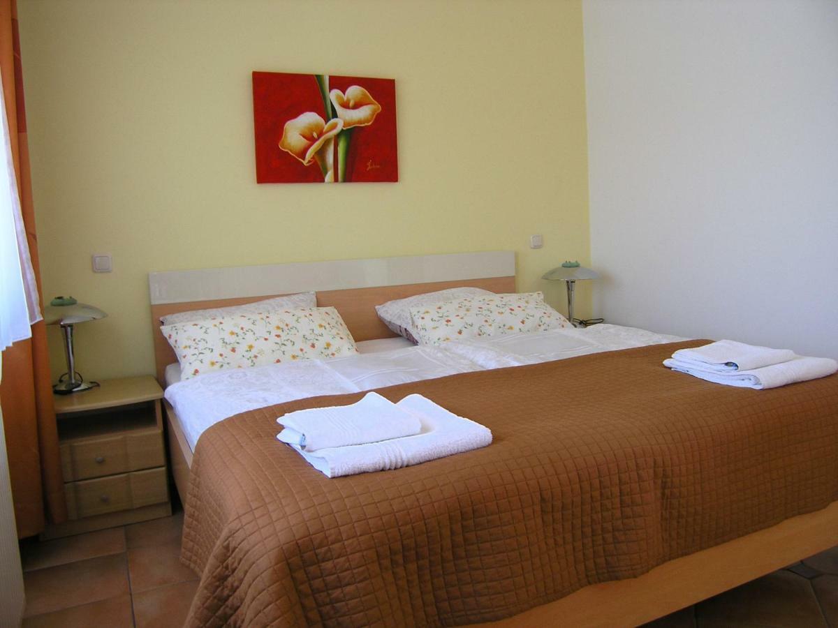 Apartments Kristina Krk Town Exterior photo