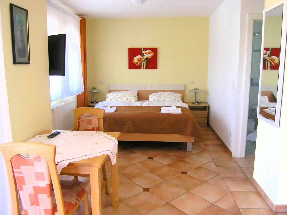 Apartments Kristina Krk Town Exterior photo